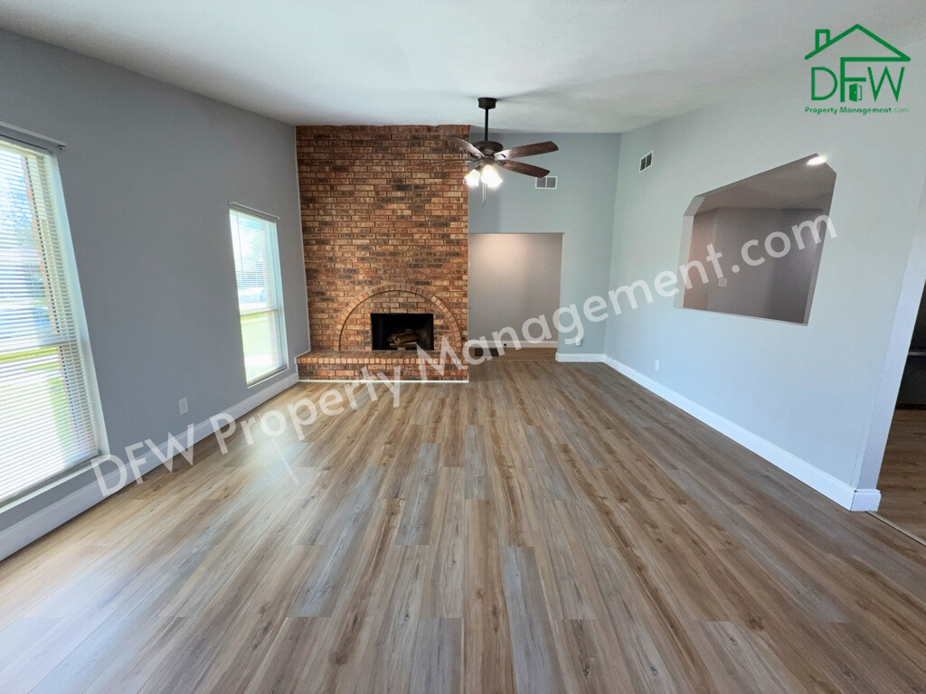 8917 Vernon Dr - Photo 2 of 28