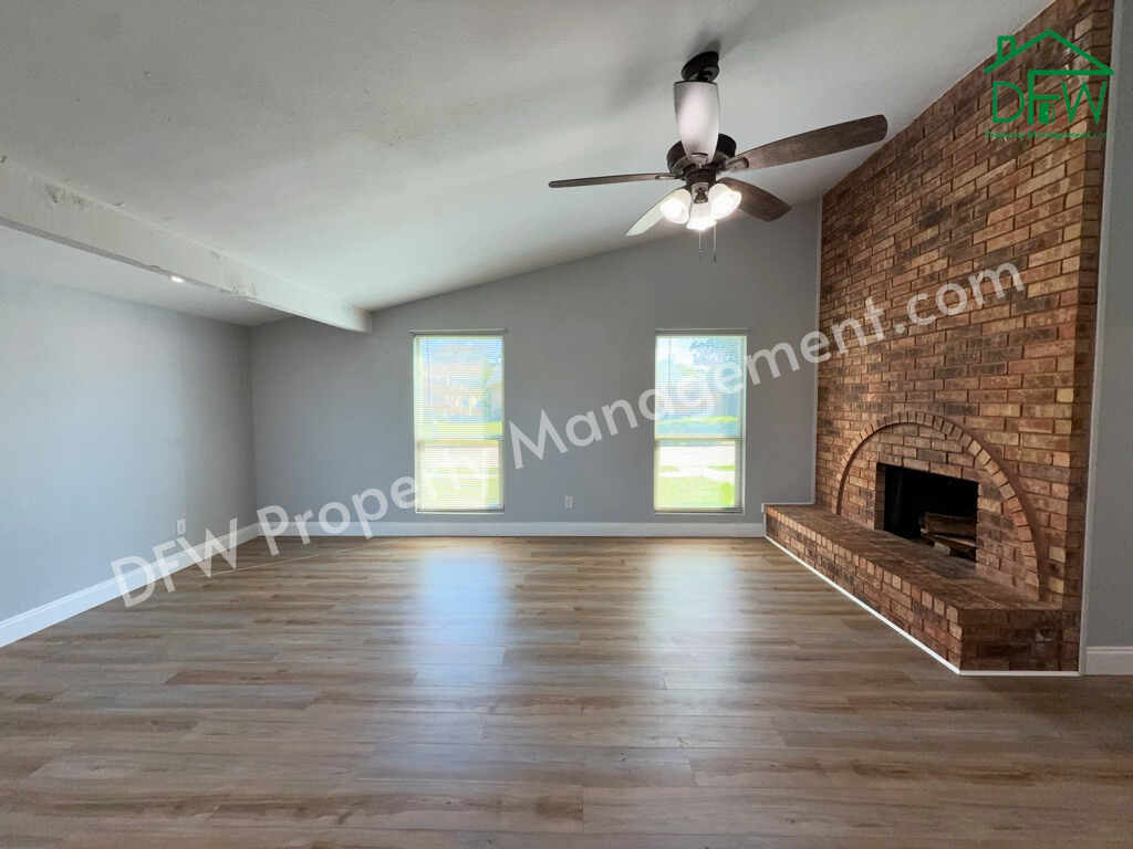 8917 Vernon Dr - Photo 3 of 28