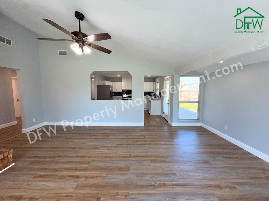 8917 Vernon Dr - Photo 4 of 28