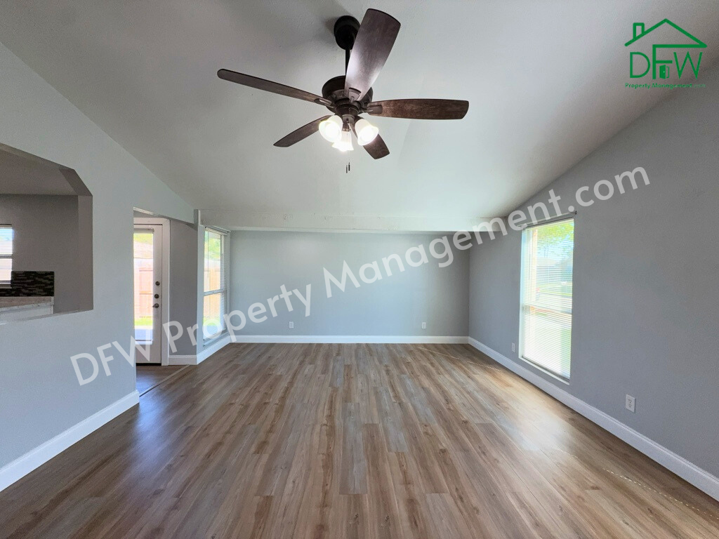 8917 Vernon Dr - Photo 5 of 28