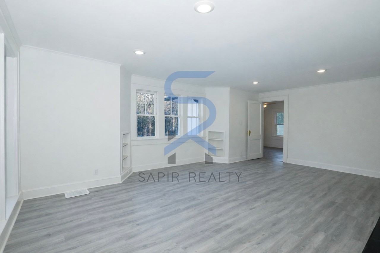 1026 Lynhurst Dr Sw - Photo 3 of 17