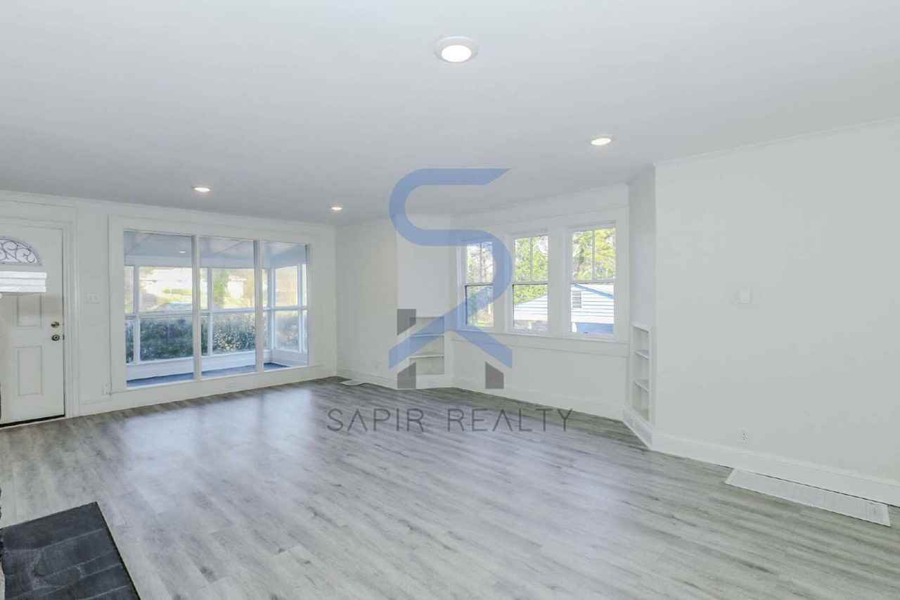 1026 Lynhurst Dr Sw - Photo 4 of 17