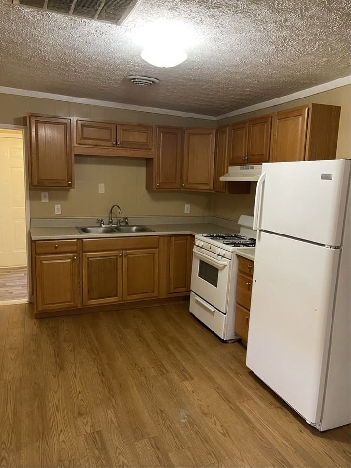 1335 Harrison Ave - Photo 3 of 10