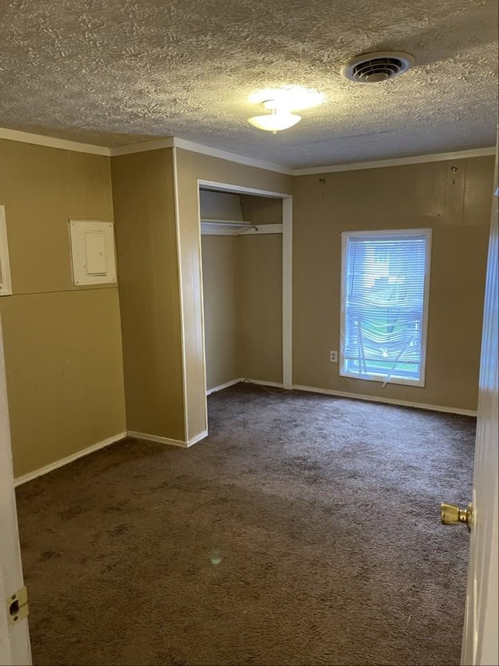 1335 Harrison Ave - Photo 6 of 10