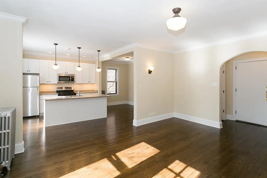 1367 E 52nd St #1S - Photo 5 of 13