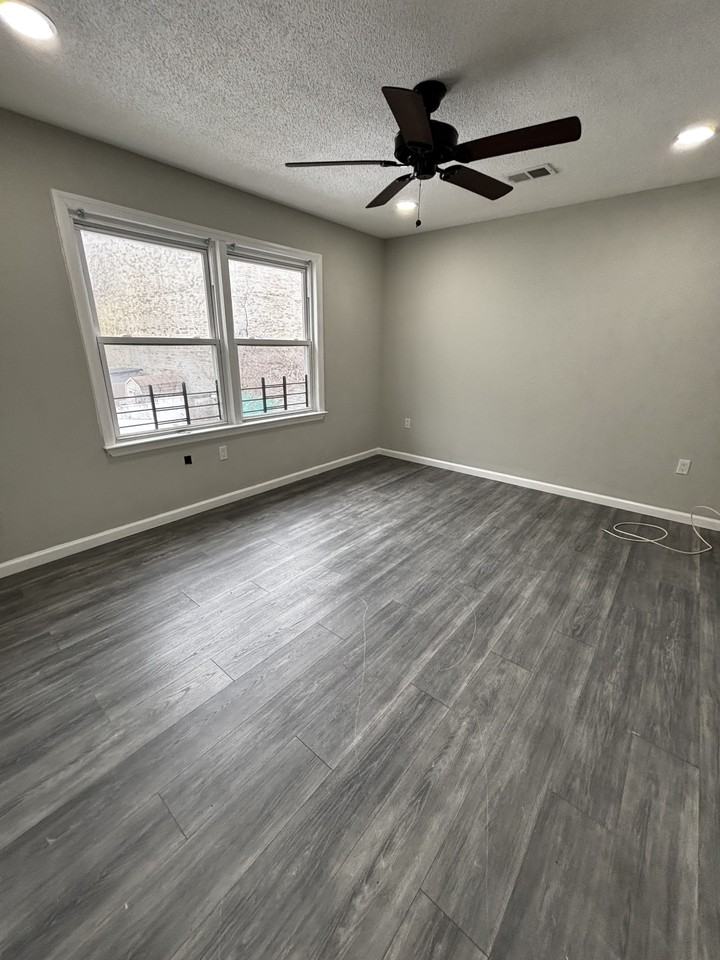 85 Jefferson St #2 - Photo 3 of 6