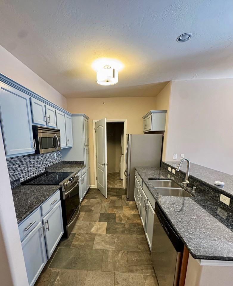 1619 N Farwell Ave #201 - Photo 6 of 21