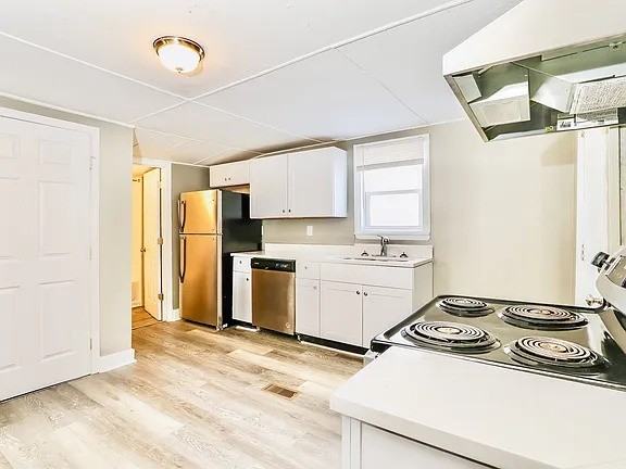 3344 Sheldon Ave #NA - Photo 4 of 5