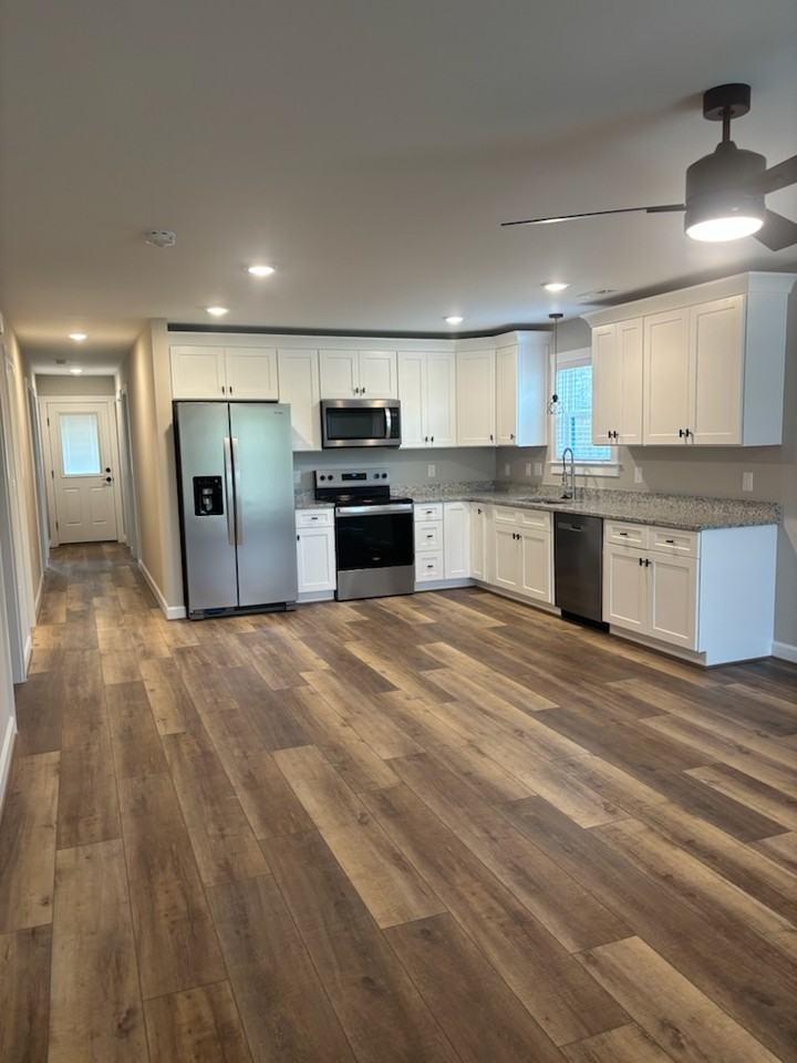 209 Thomas Ln #A - Photo 3 of 15