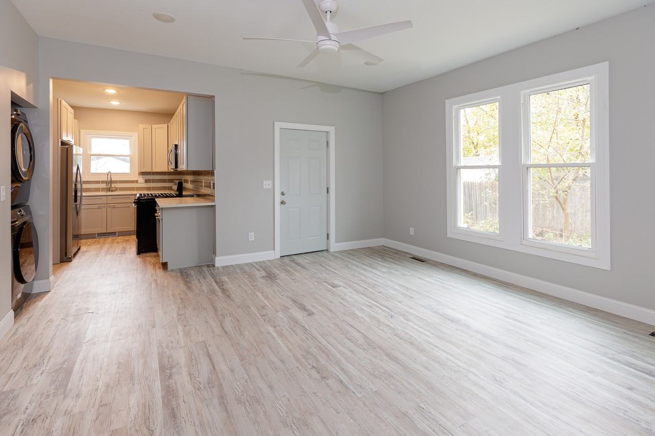 805 E Olive St #1 - Photo 5 of 9