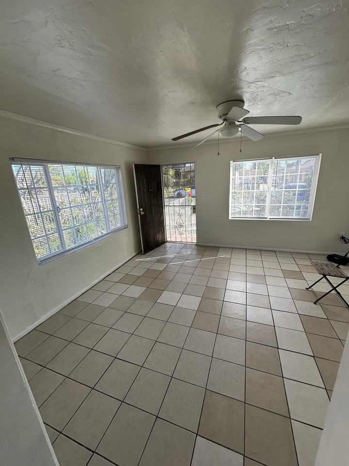 17 W Anderson St #17 - Photo 2 of 14