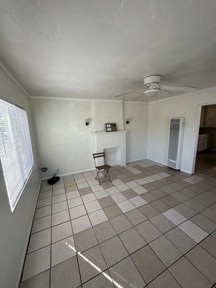 17 W Anderson St #17 - Photo 3 of 14