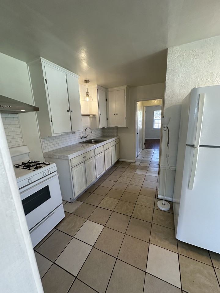 17 W Anderson St #17 - Photo 6 of 14