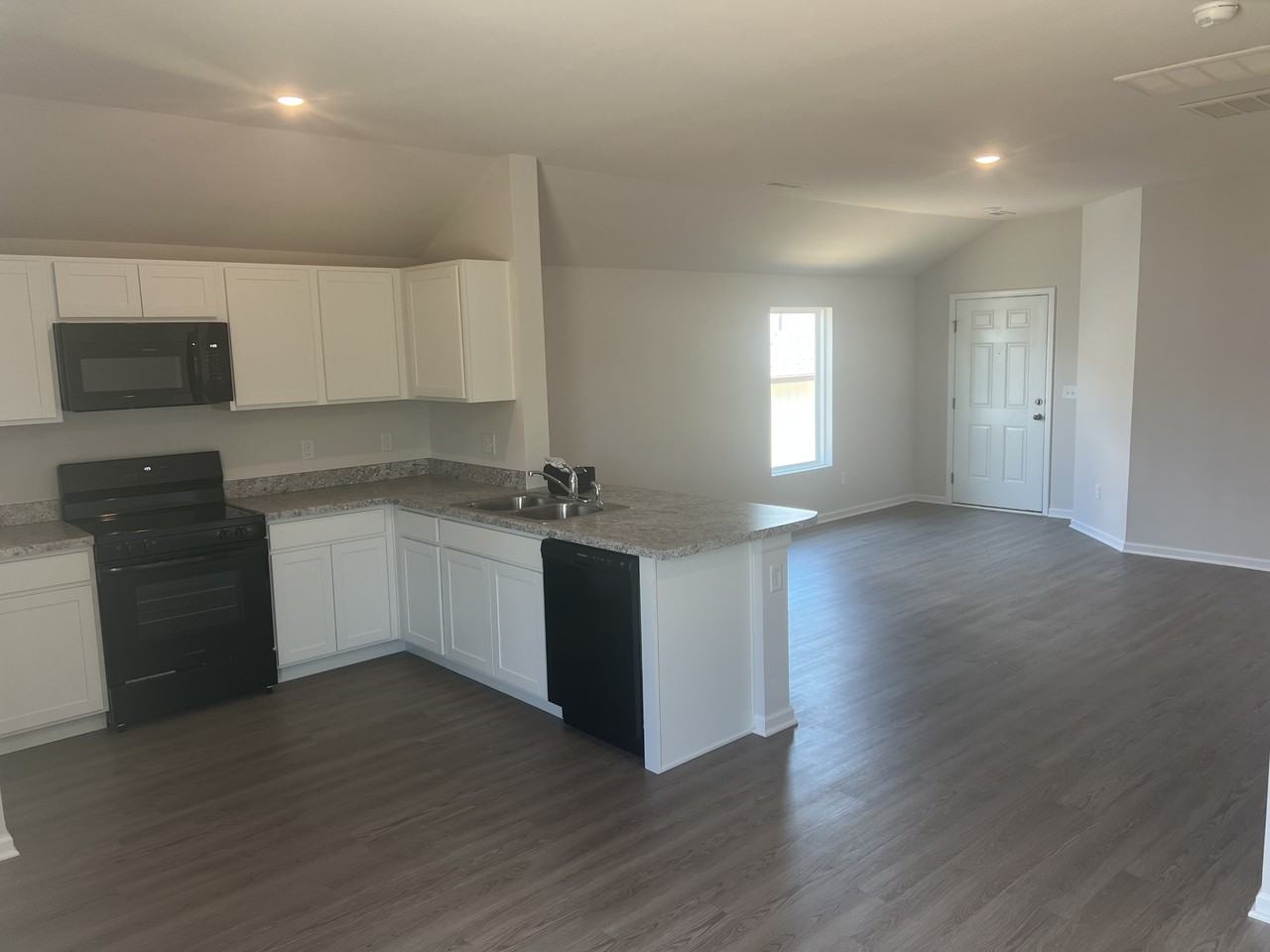 2113 Brookridge Cir - Photo 3 of 5