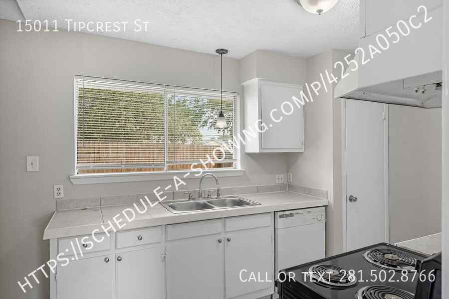 15011 Tipcrest St - Photo 4 of 15