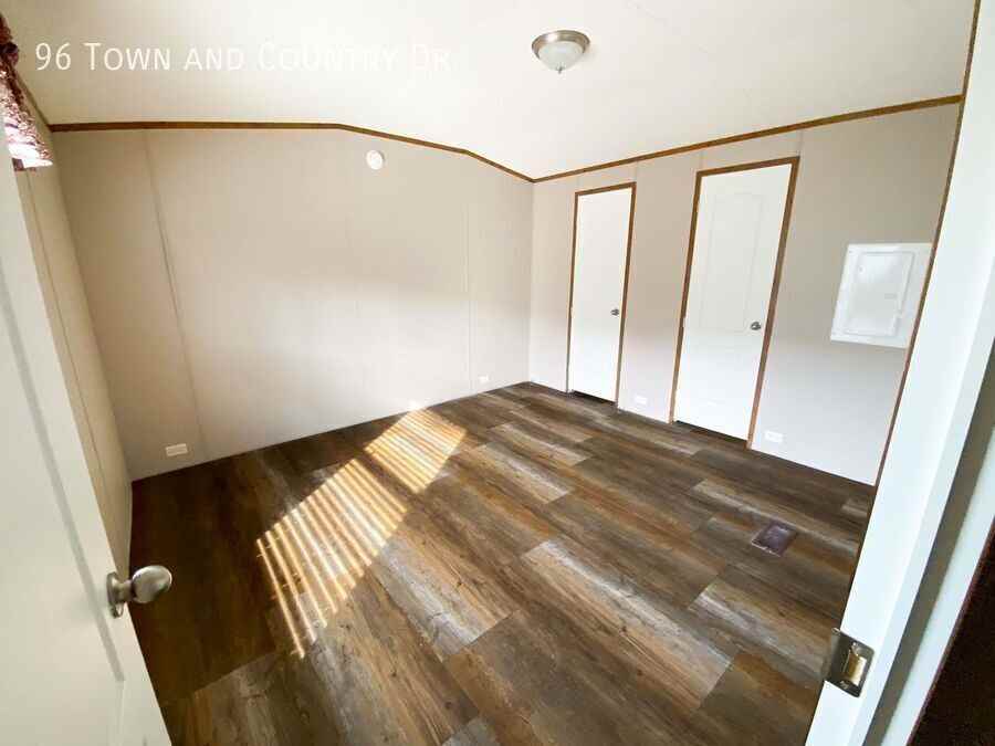 96 Town And Country Dr - Photo 2 of 6