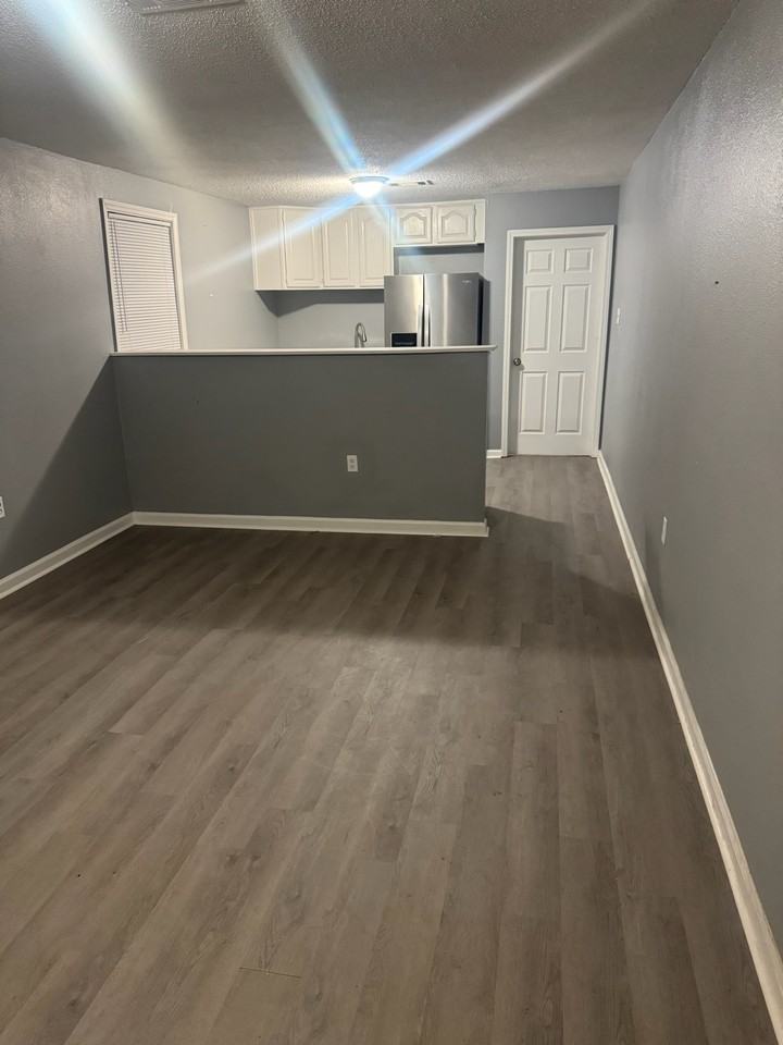 516 S Hennessey St - Photo 2 of 9