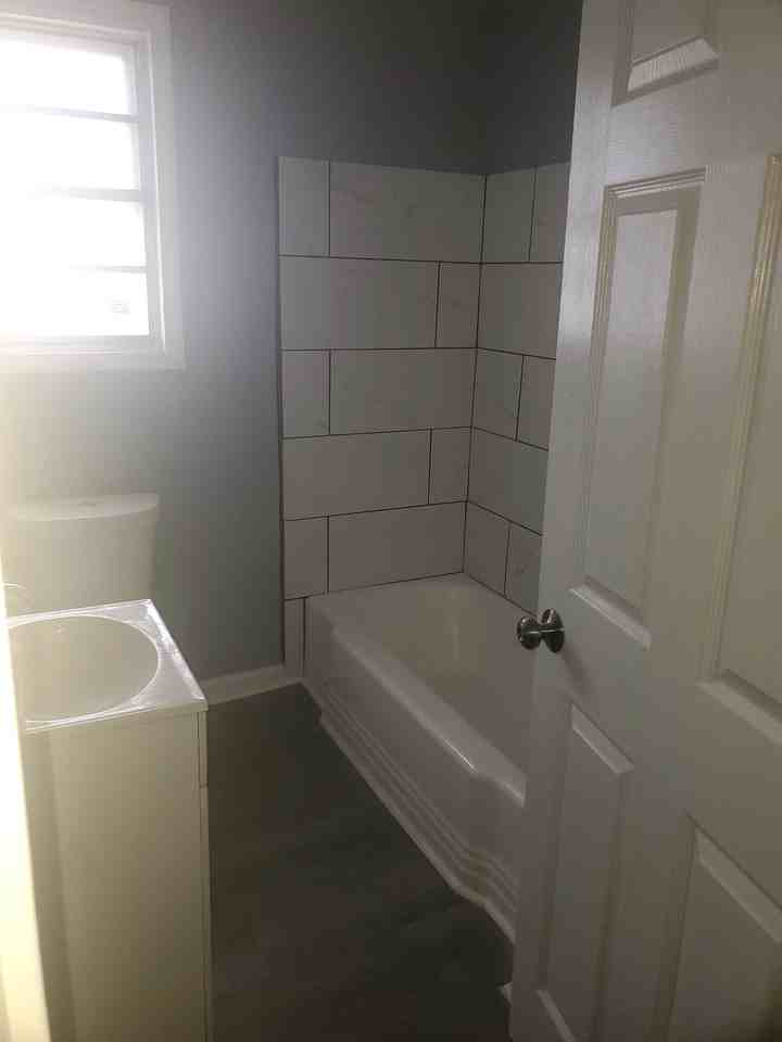 516 S Hennessey St - Photo 6 of 9