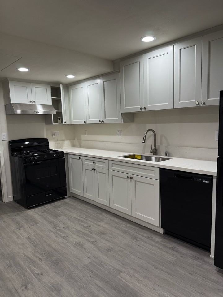 10696 Walnut St - Photo 4 of 11