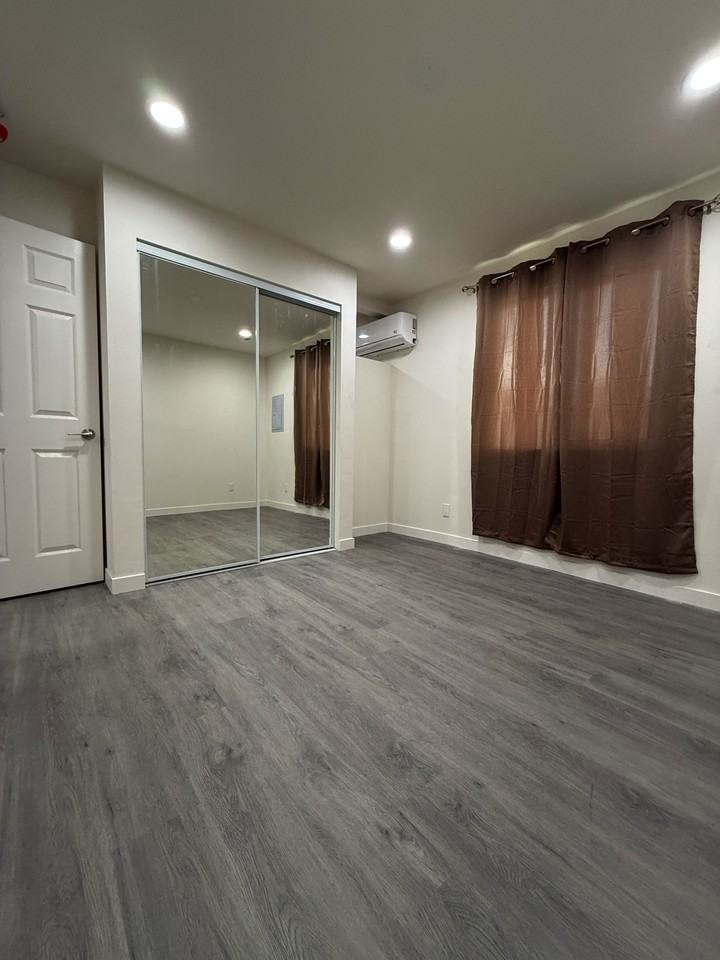 10696 Walnut St - Photo 6 of 11