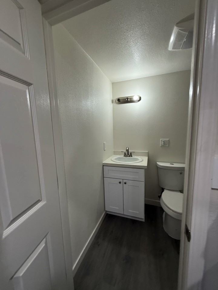 10696 Walnut St - Photo 7 of 11