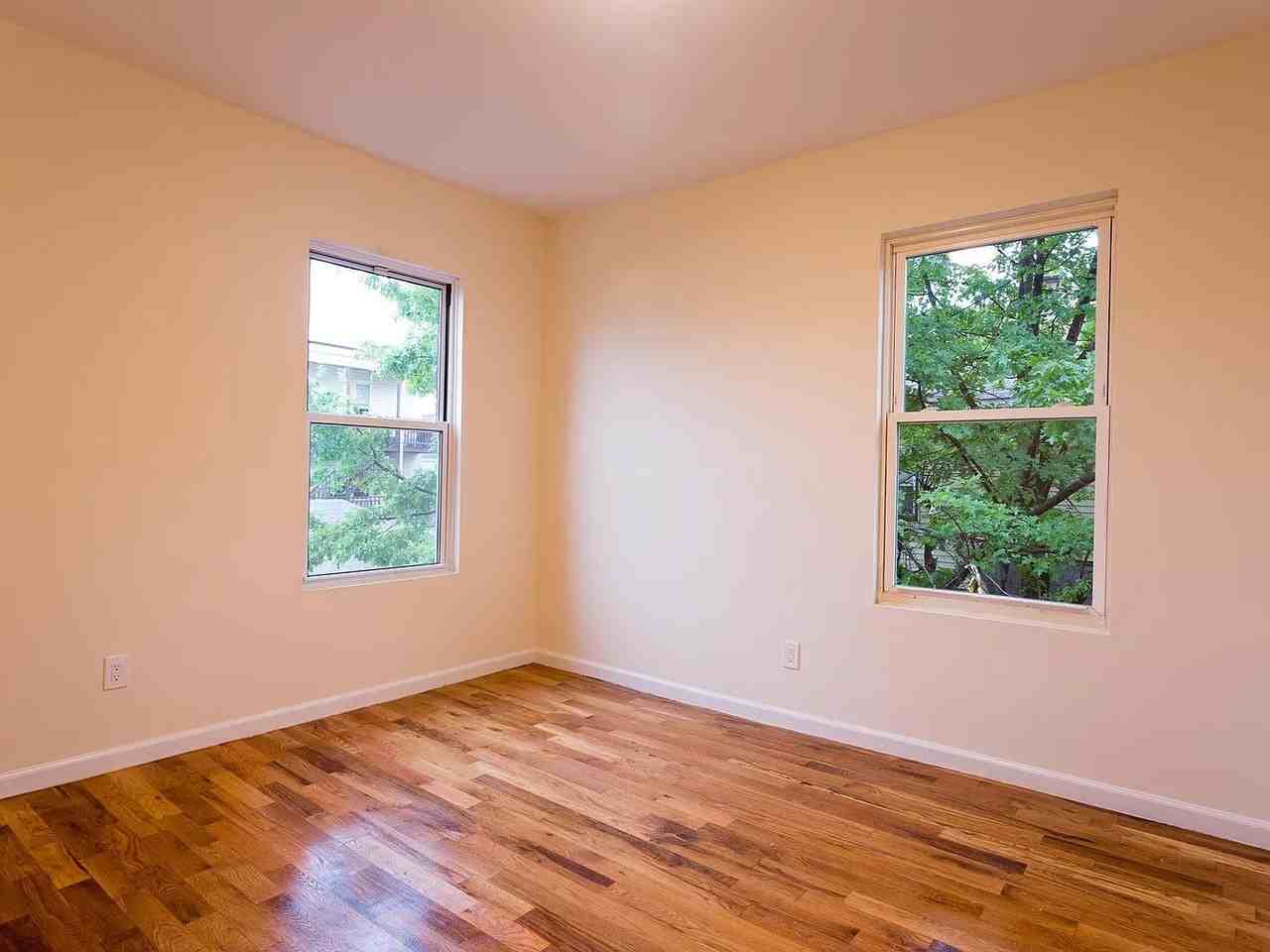 634 Court St #2 - Photo 4 of 7