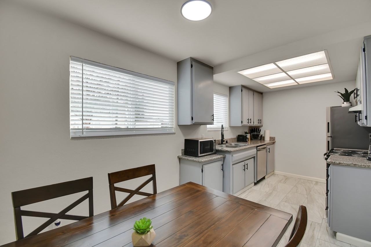 1104 F St #1 - Photo 6 of 12