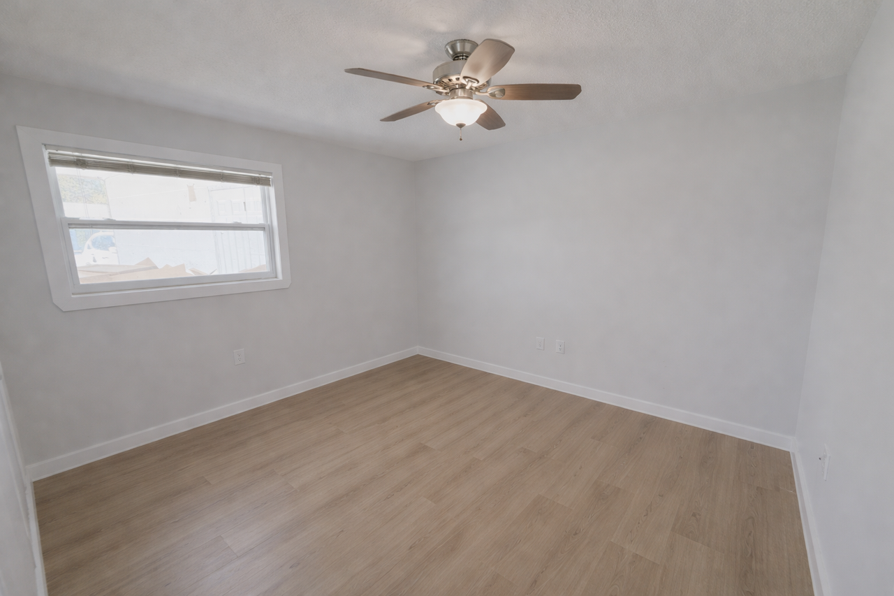 4453 87th Street Ct W - Photo 5 of 9