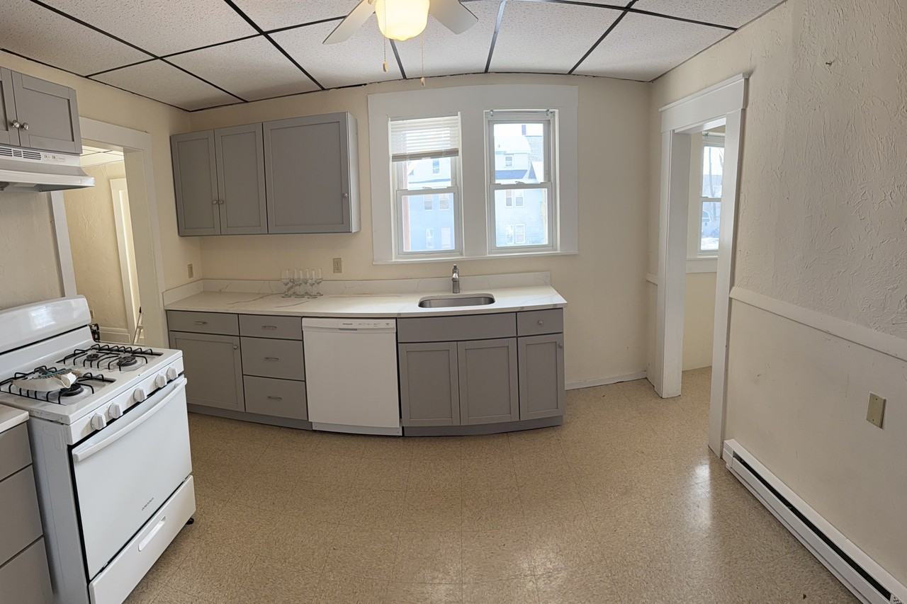 84 Broad St #4 - Photo 2 of 6