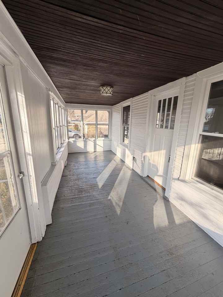 856 Woodlawn Ave - Photo 2 of 18