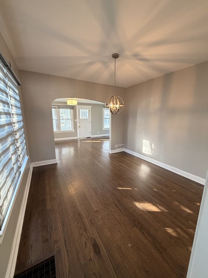 856 Woodlawn Ave - Photo 4 of 18