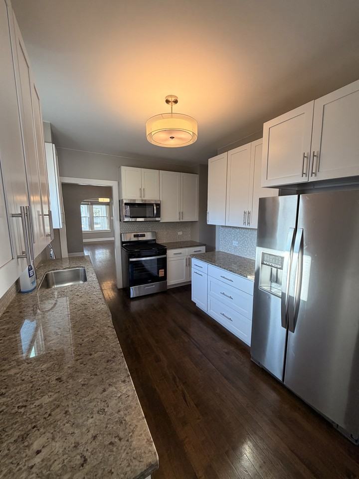 856 Woodlawn Ave - Photo 5 of 18