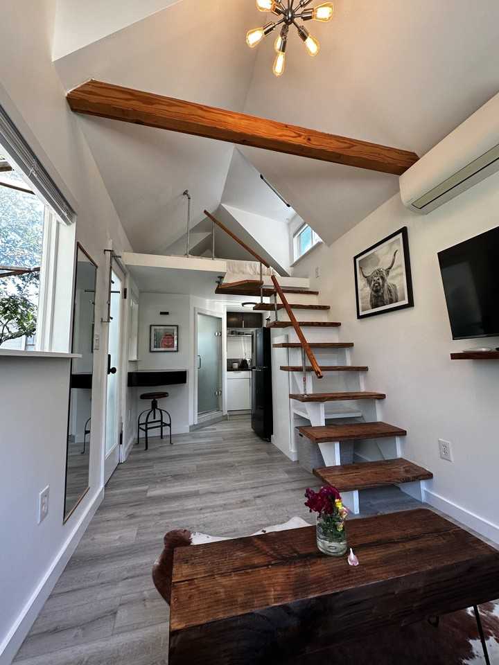 977 Mcfarlane Ave #A - Photo 2 of 7