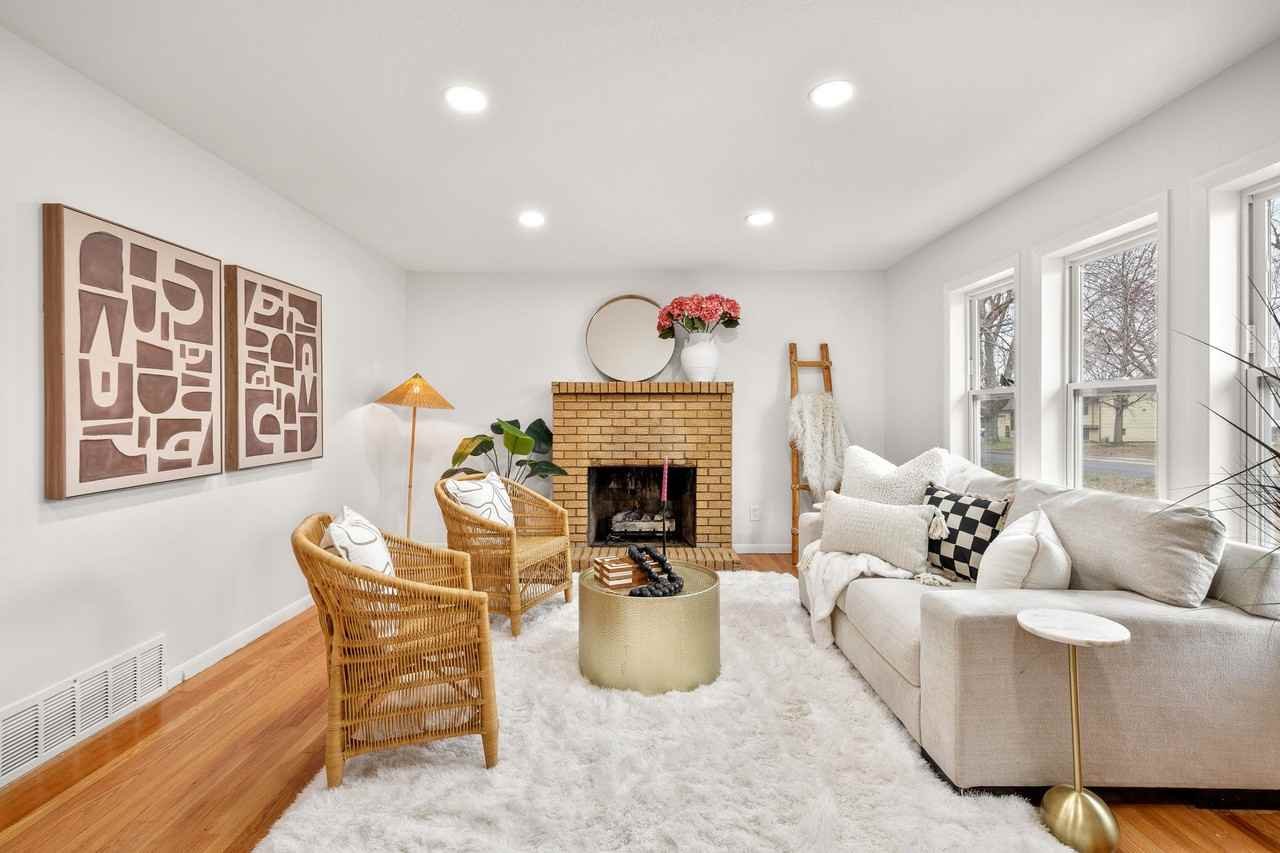 709 Sw 7th St - Photo 2 of 20