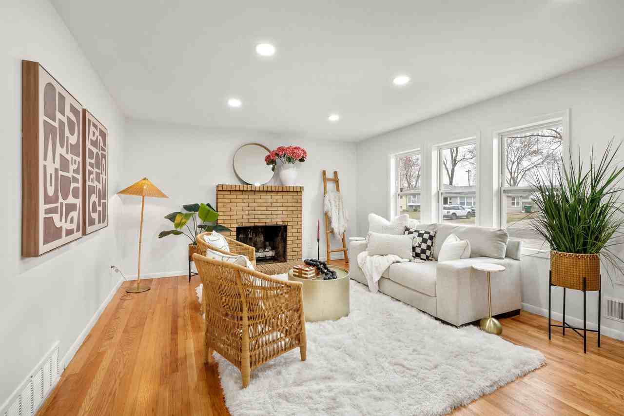 709 Sw 7th St - Photo 3 of 20