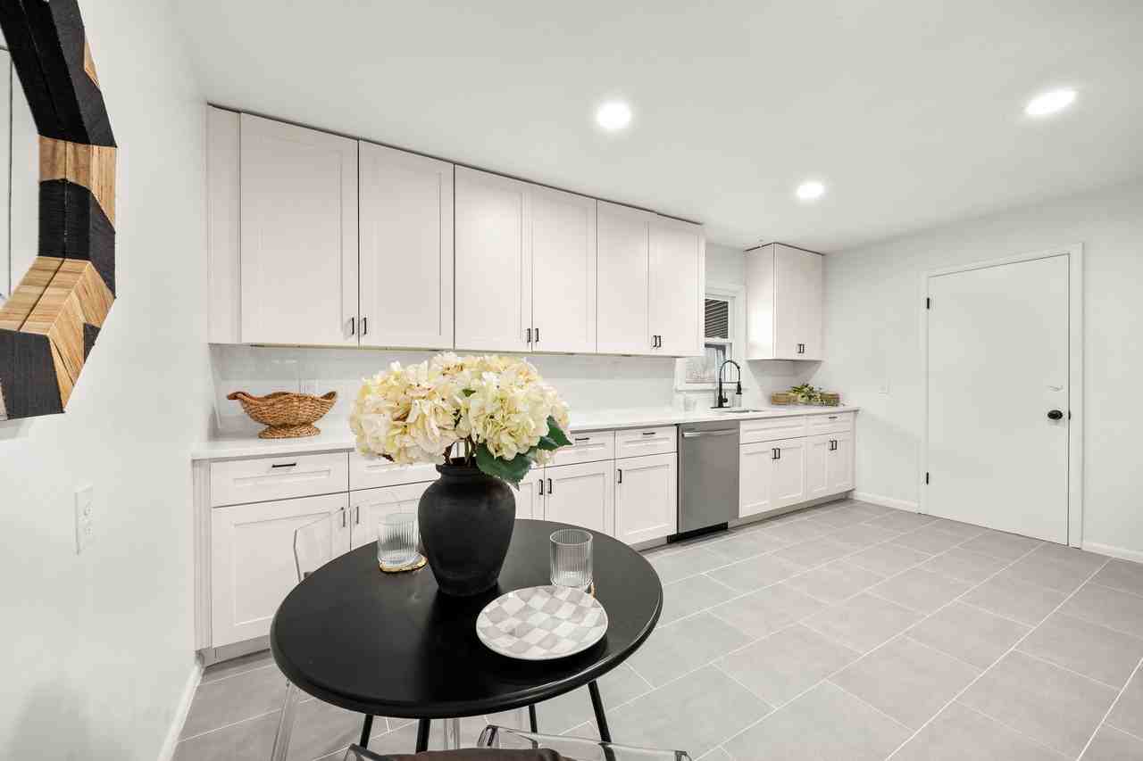 709 Sw 7th St - Photo 4 of 20