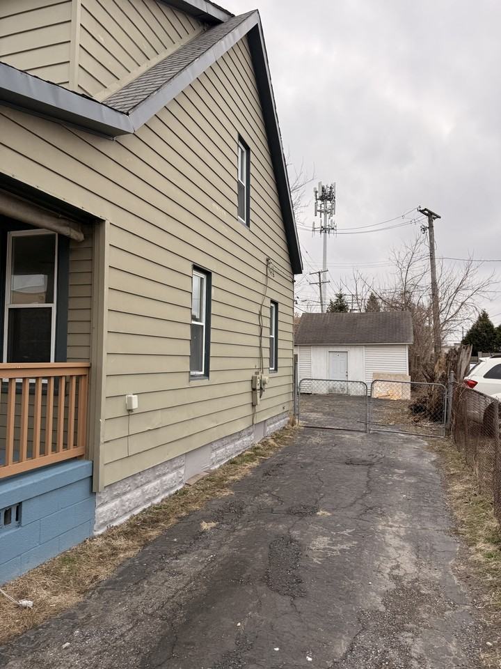 18168 Brohl St - Photo 2 of 14