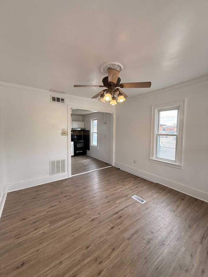 18168 Brohl St - Photo 4 of 14