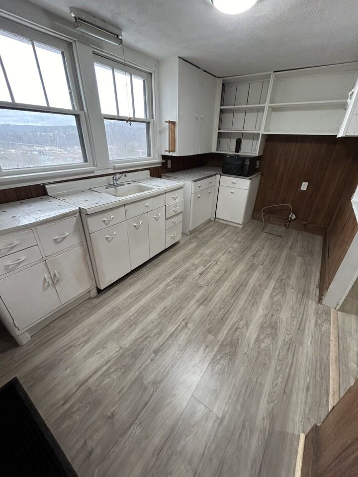 1341 Sassafrass St - Photo 2 of 12