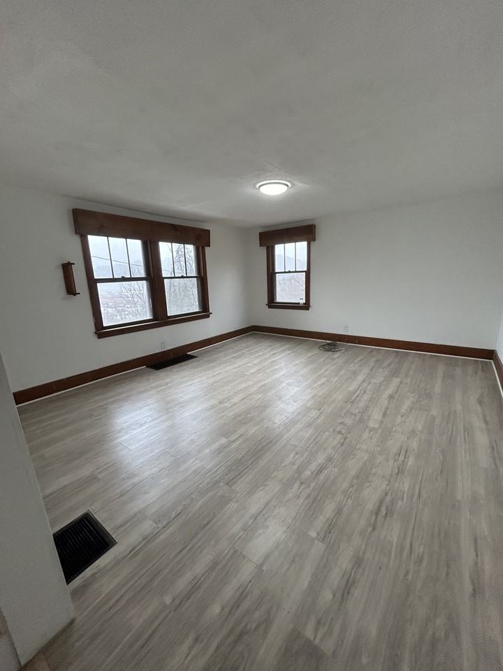 1341 Sassafrass St - Photo 6 of 12