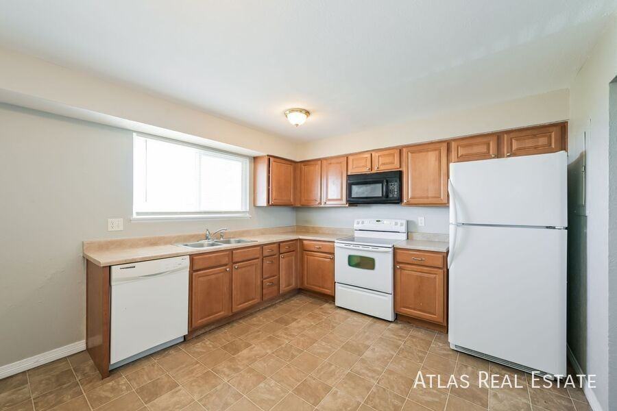 960 Bishop Ct #A - Photo 7 of 17