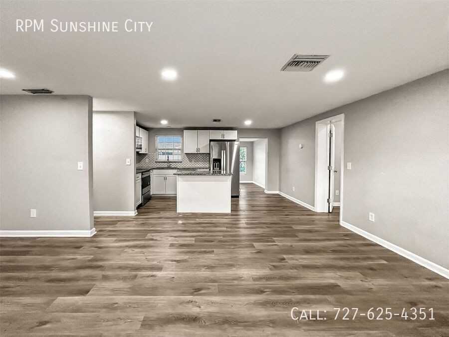 306 Flamingo Dr - Photo 4 of 21