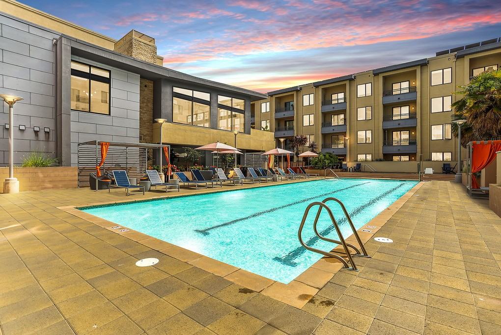 One Hundred Grand - Photo 2 of 50