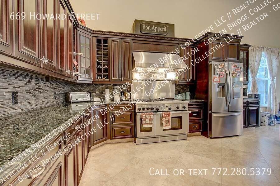 669 Howard St - Photo 2 of 9