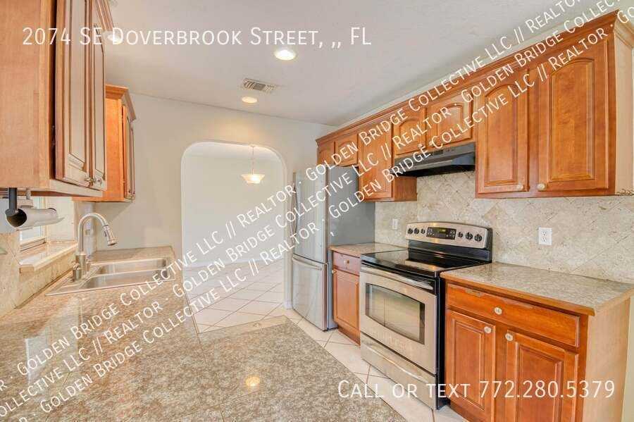2074 Se Doverbrook St - Photo 2 of 12
