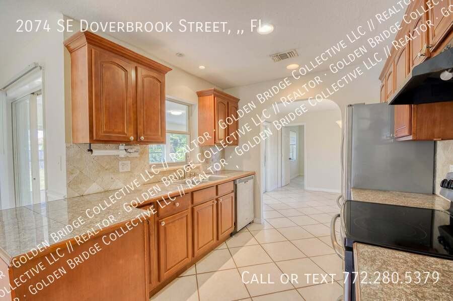 2074 Se Doverbrook St - Photo 3 of 12