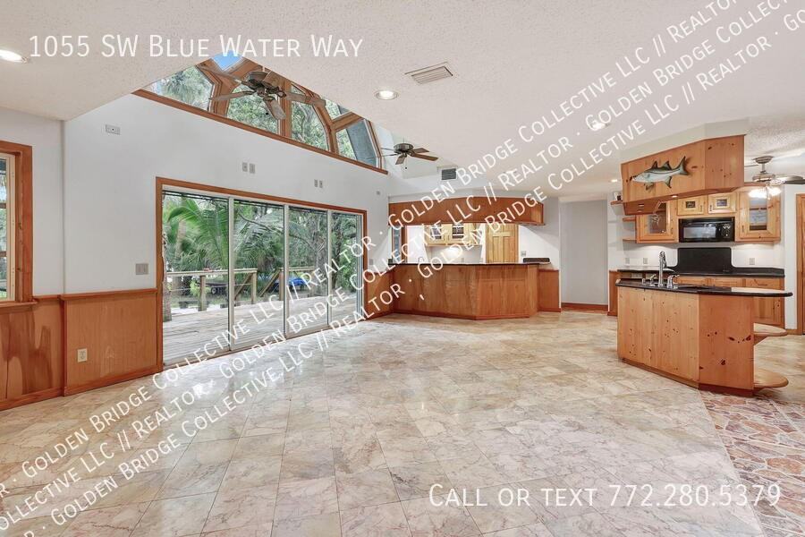 1055 Sw Blue Water Way - Photo 3 of 14
