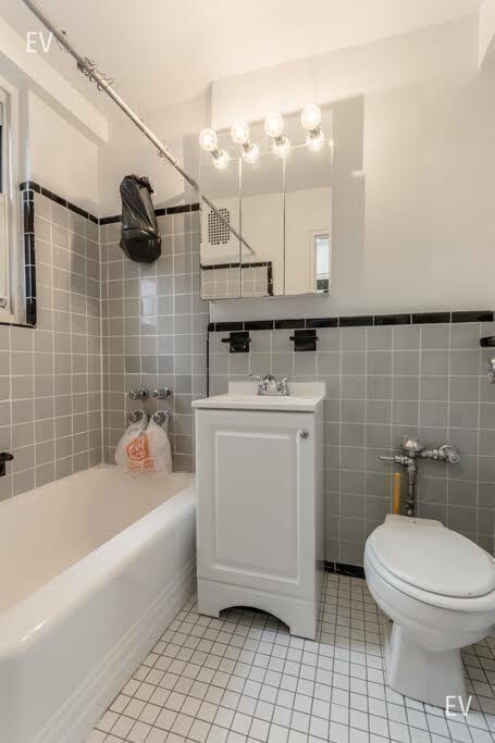 160 E 55th St #EV - Photo 5 of 5