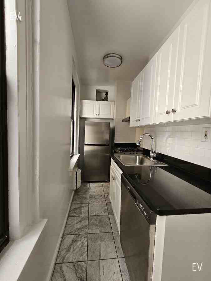 140 W 55th St #7B - Photo 7 of 8