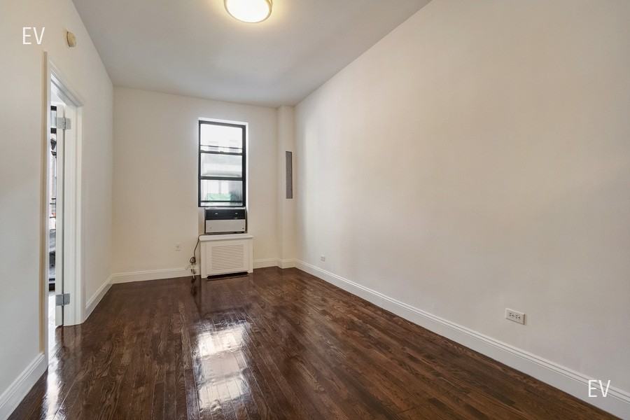 37 E 65th St #EV - Photo 6 of 10